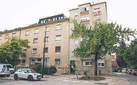 Ella'S Castle View Apartment